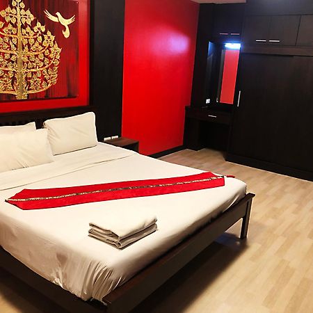 Zip Hotel & Restaurant Патая Екстериор снимка