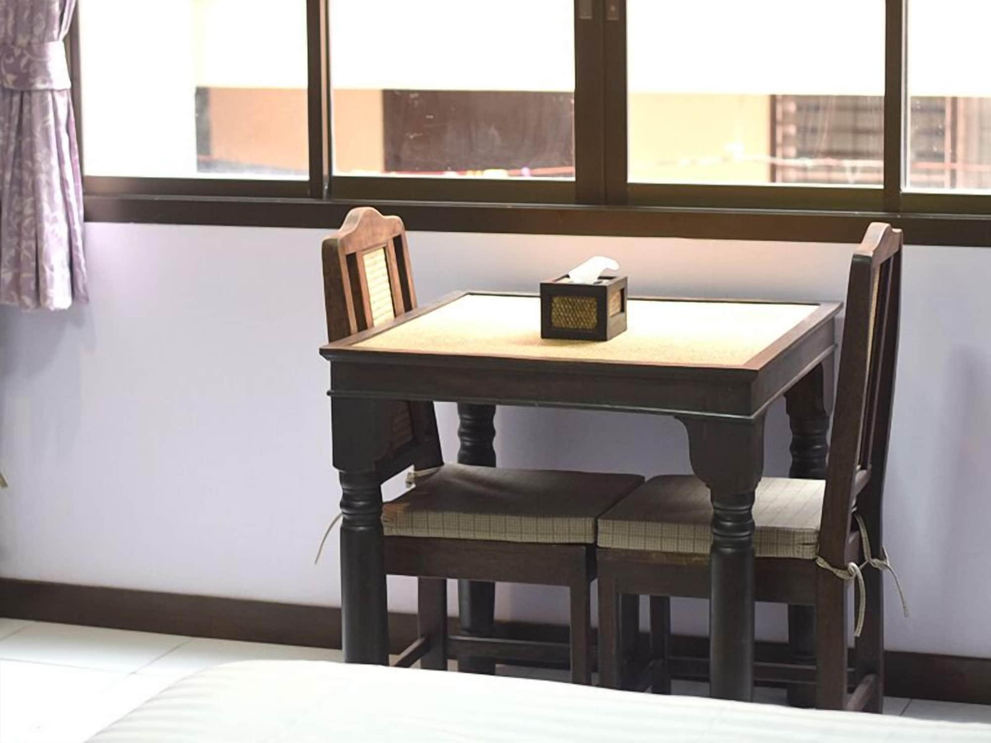 Zip Hotel & Restaurant Патая Екстериор снимка
