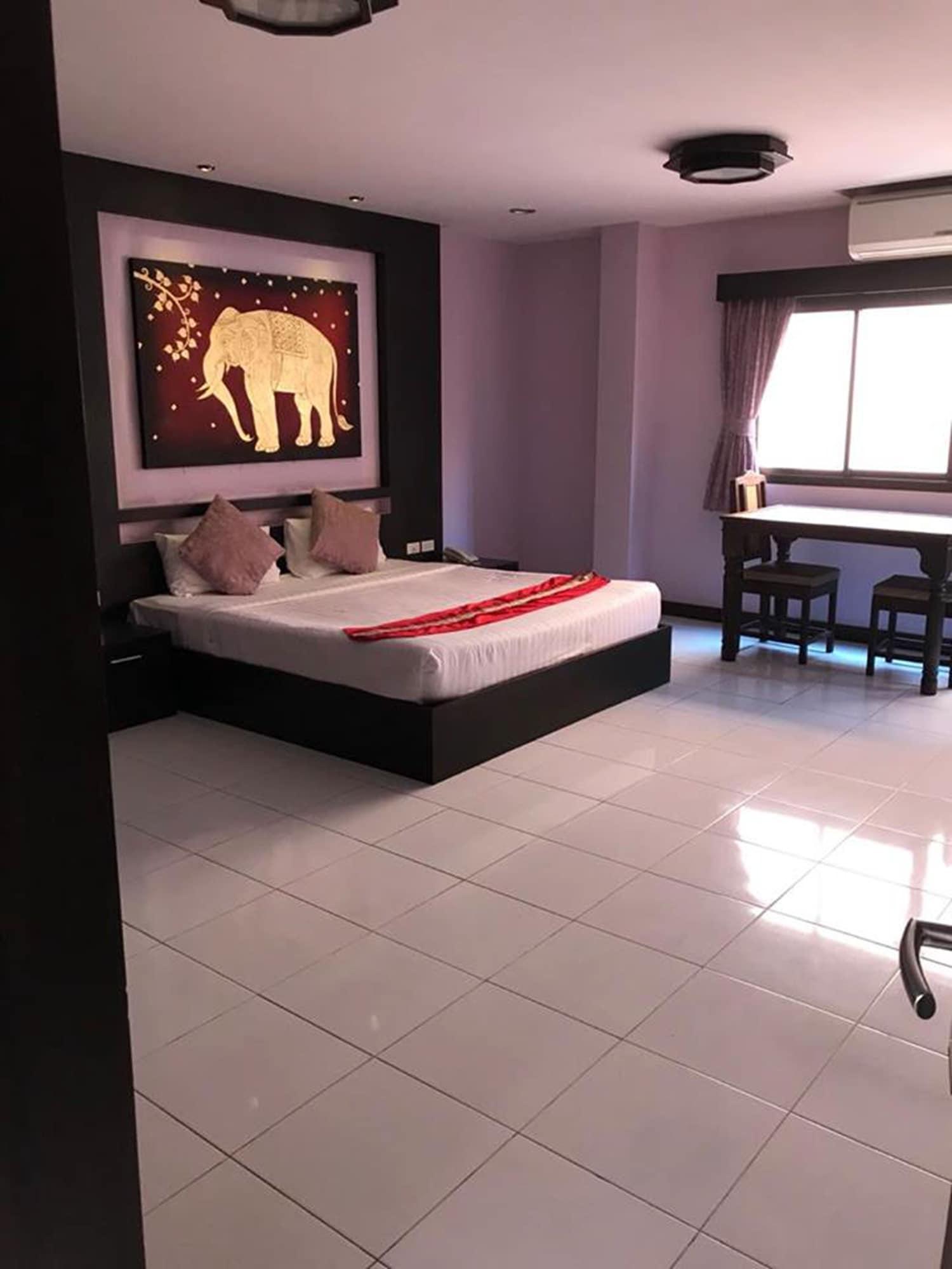 Zip Hotel & Restaurant Патая Екстериор снимка