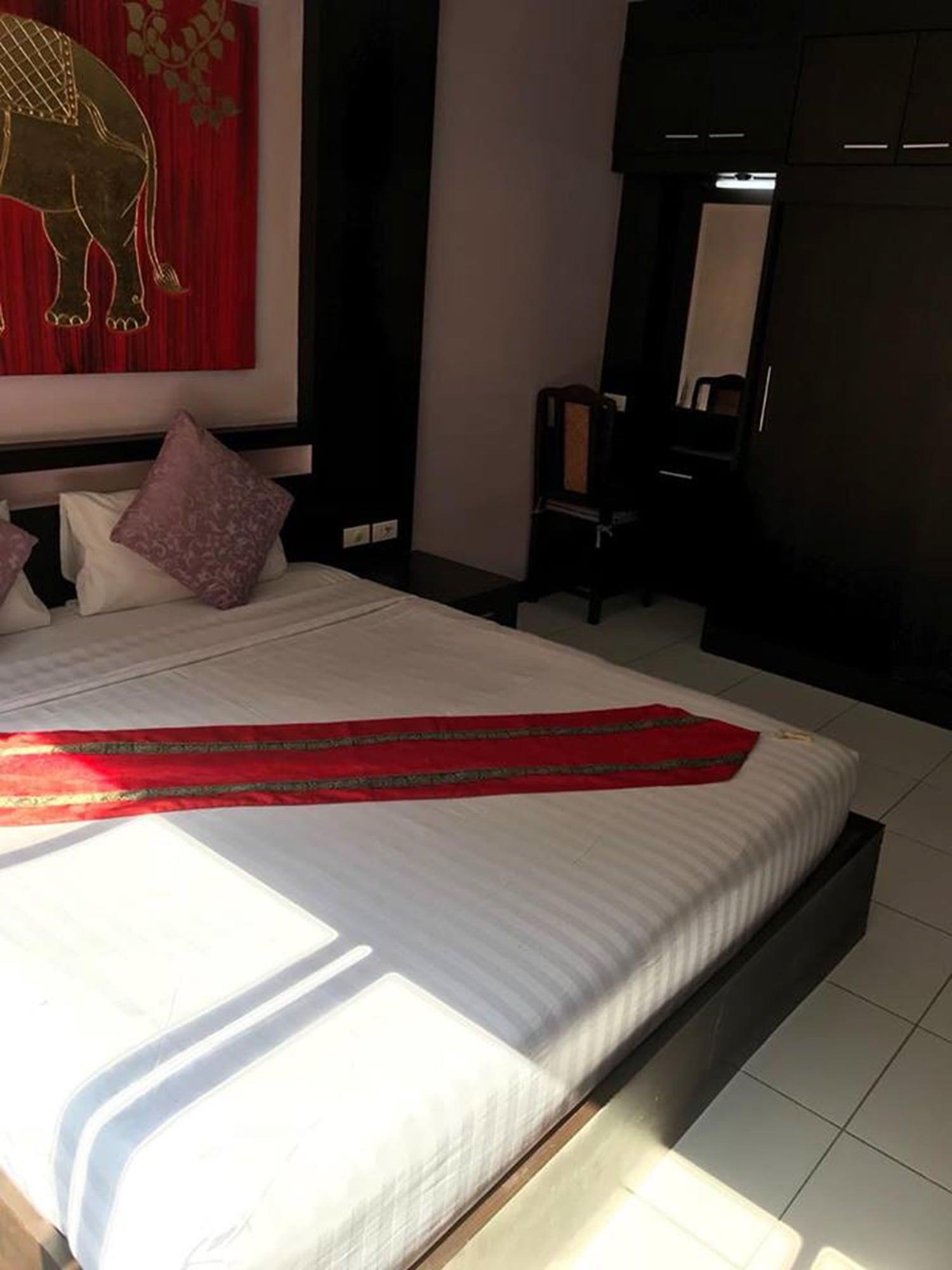 Zip Hotel & Restaurant Патая Екстериор снимка