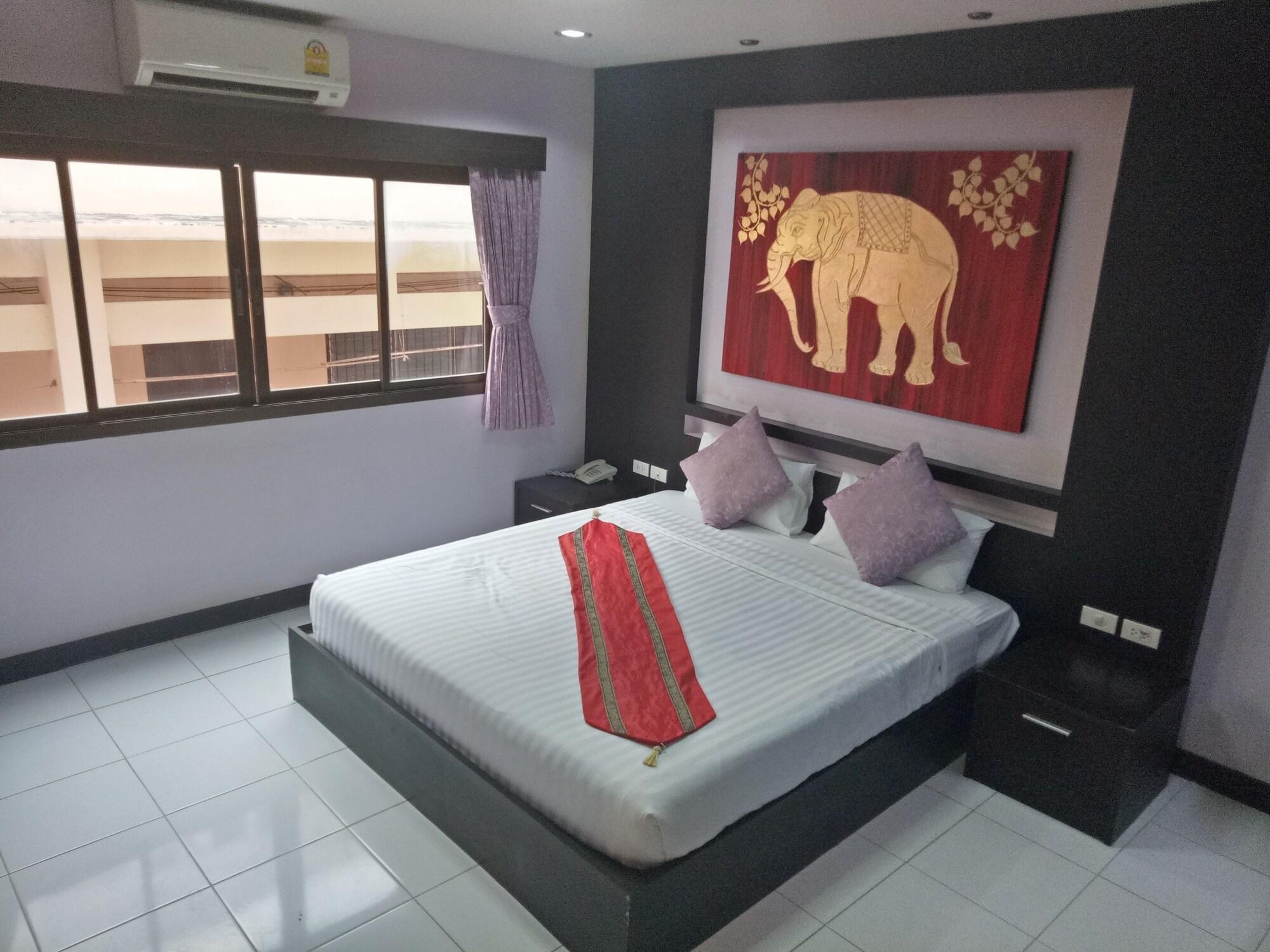 Zip Hotel & Restaurant Патая Екстериор снимка
