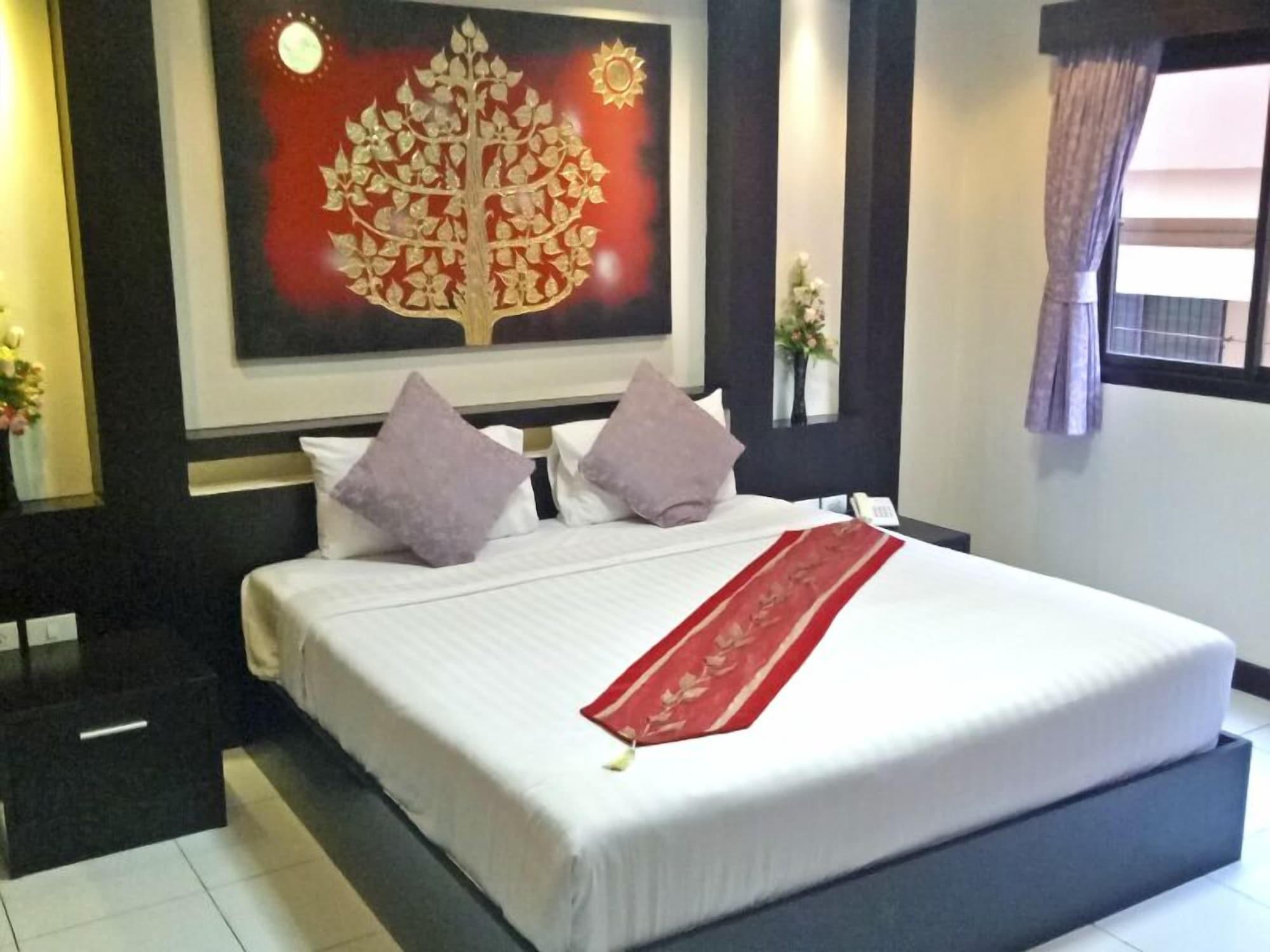 Zip Hotel & Restaurant Патая Екстериор снимка