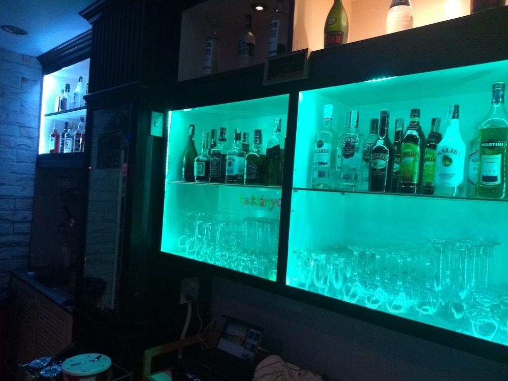 Zip Hotel & Restaurant Патая Екстериор снимка