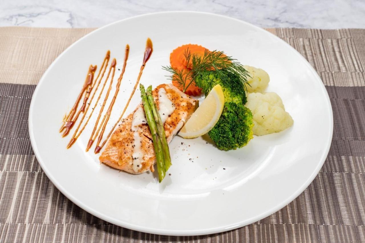 Zip Hotel & Restaurant Патая Екстериор снимка