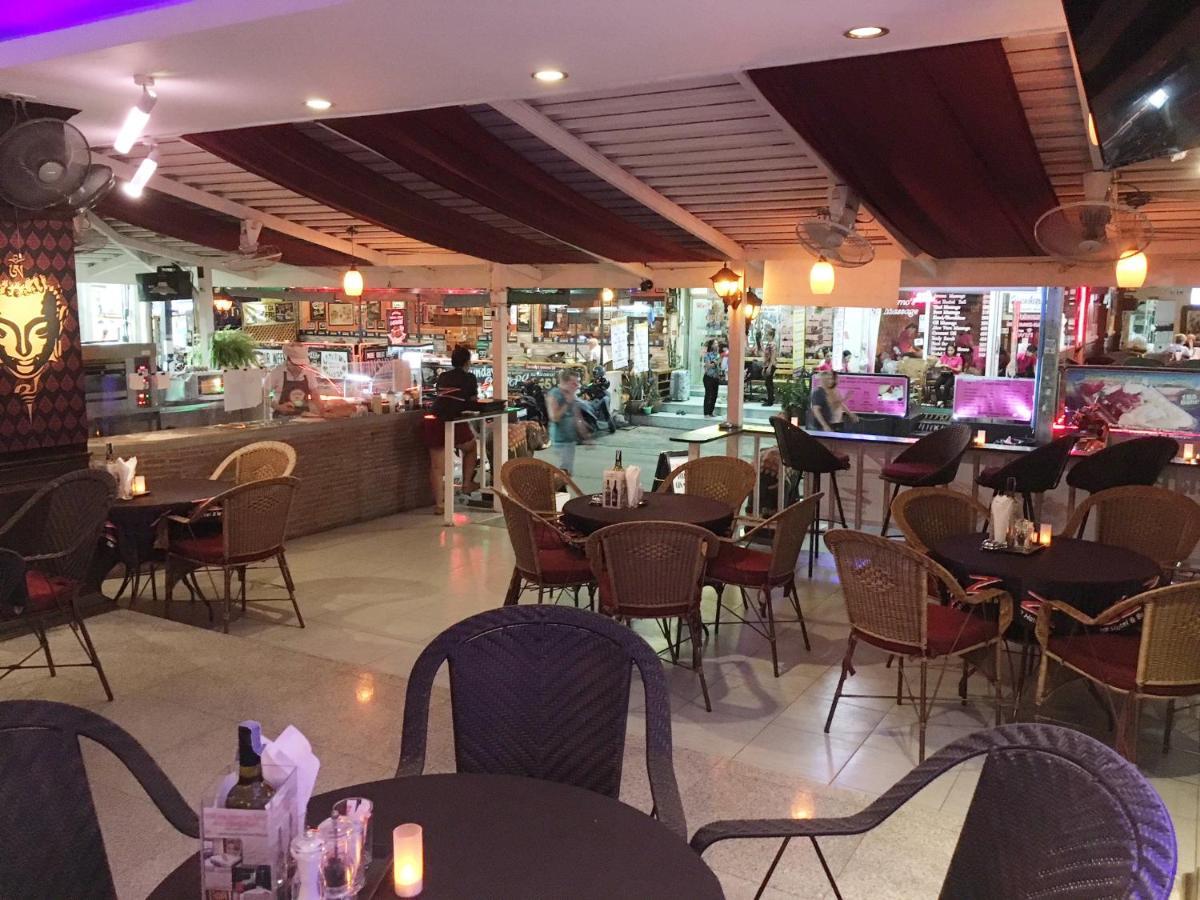 Zip Hotel & Restaurant Патая Екстериор снимка