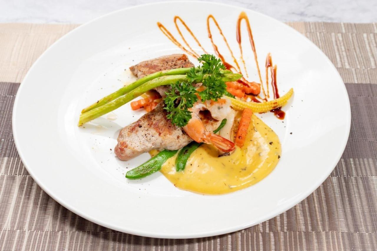 Zip Hotel & Restaurant Патая Екстериор снимка