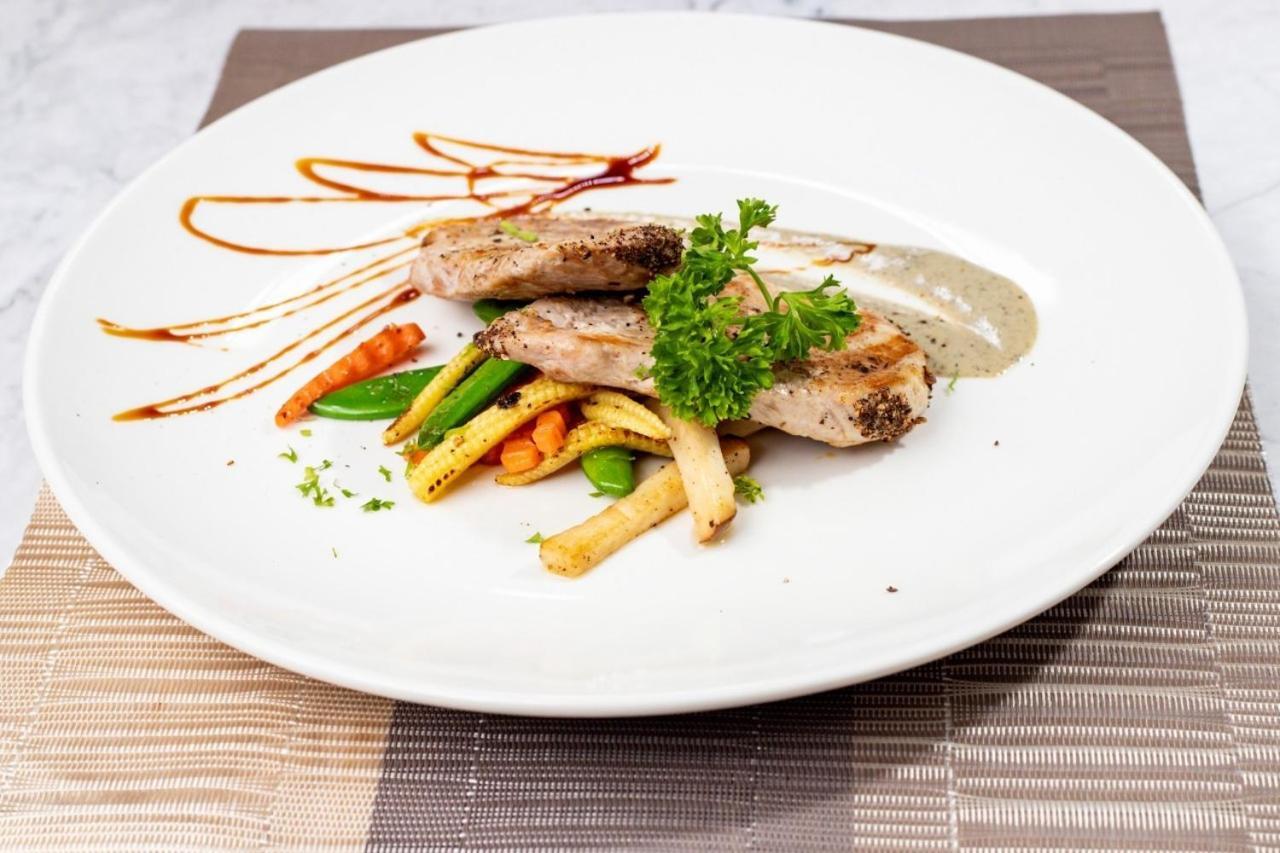 Zip Hotel & Restaurant Патая Екстериор снимка