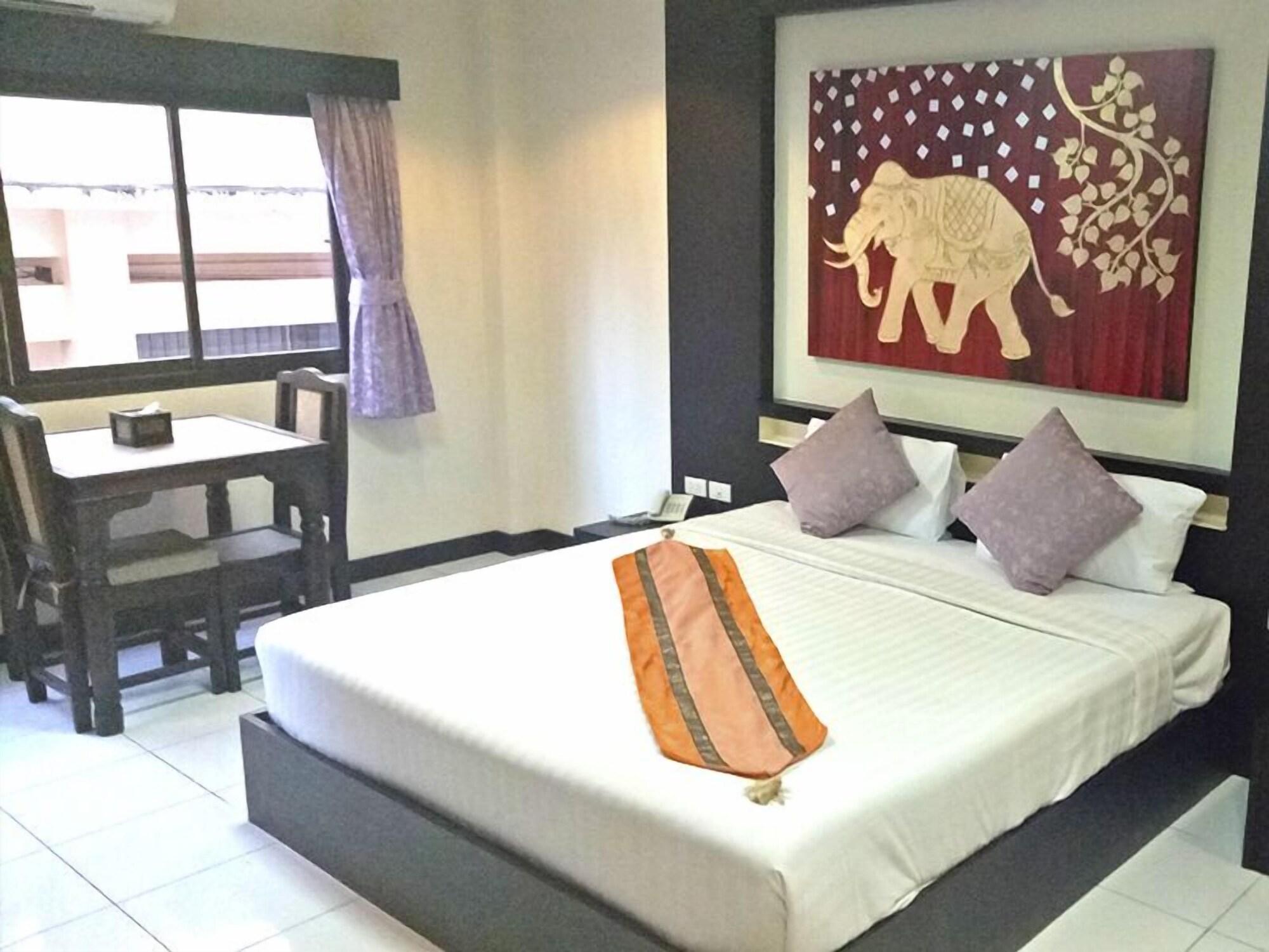 Zip Hotel & Restaurant Патая Екстериор снимка