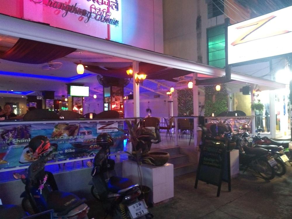 Zip Hotel & Restaurant Патая Екстериор снимка