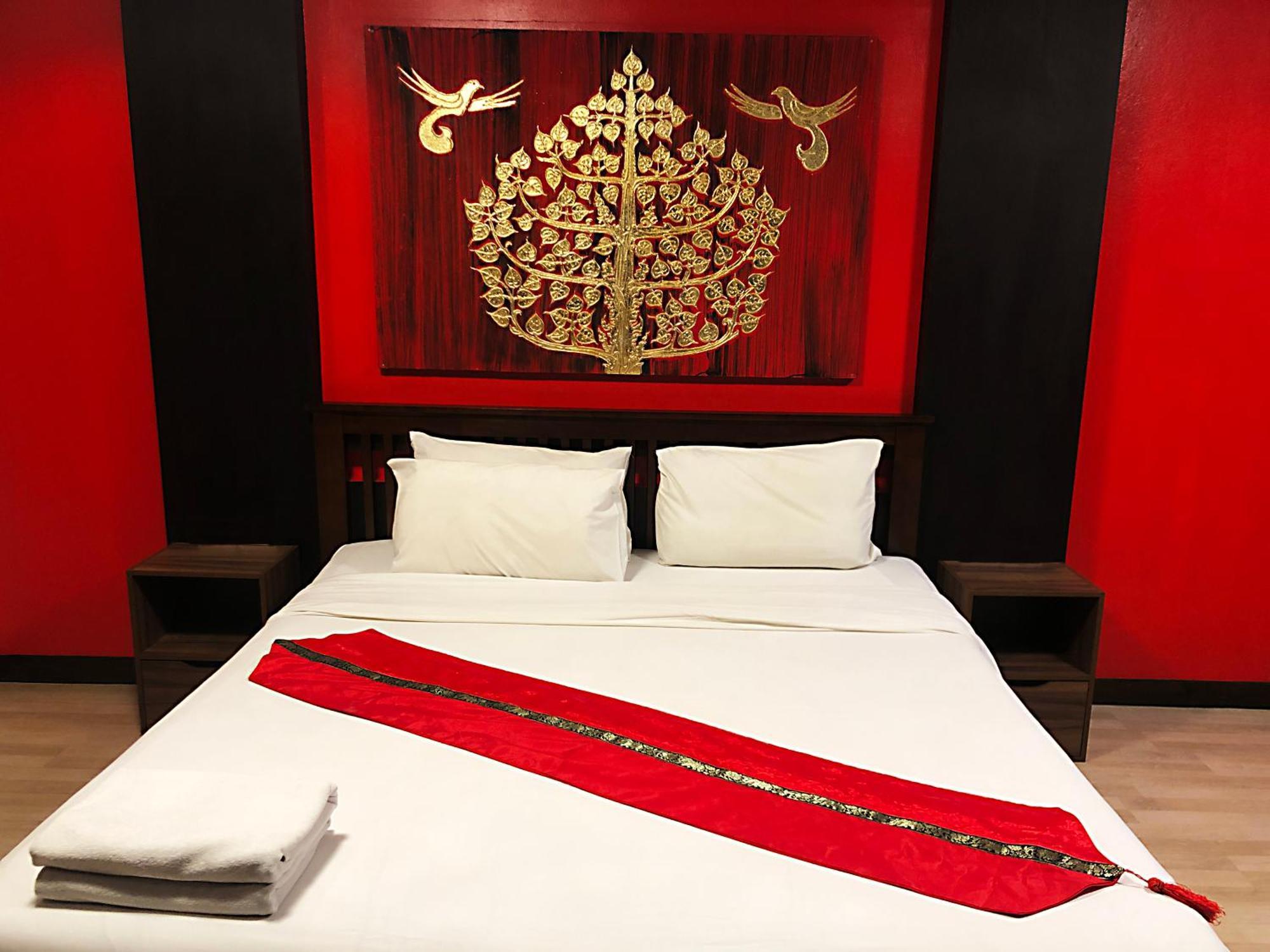 Zip Hotel & Restaurant Патая Екстериор снимка