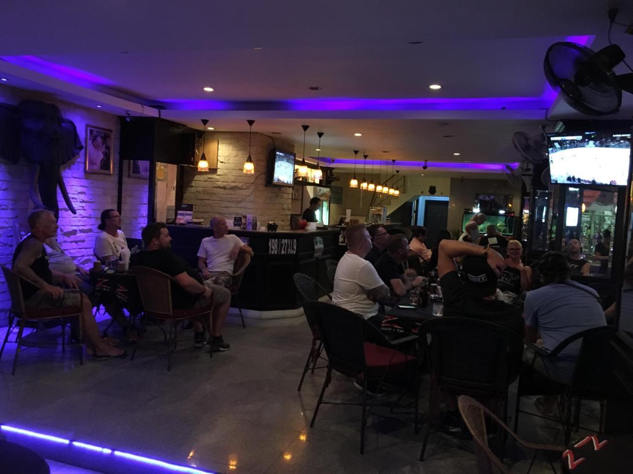 Zip Hotel & Restaurant Патая Екстериор снимка