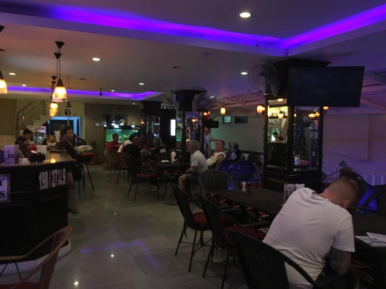 Zip Hotel & Restaurant Патая Екстериор снимка