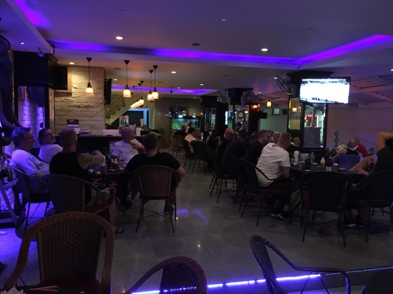 Zip Hotel & Restaurant Патая Екстериор снимка